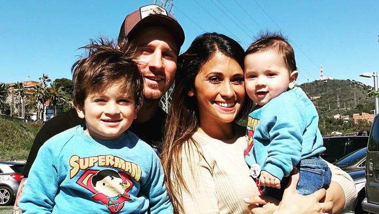 Messi enjoys happy and peaceful moments with his wife Antonella and ...