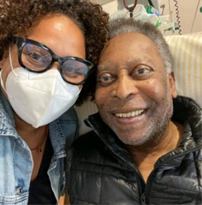 Pele briefly back in ICU